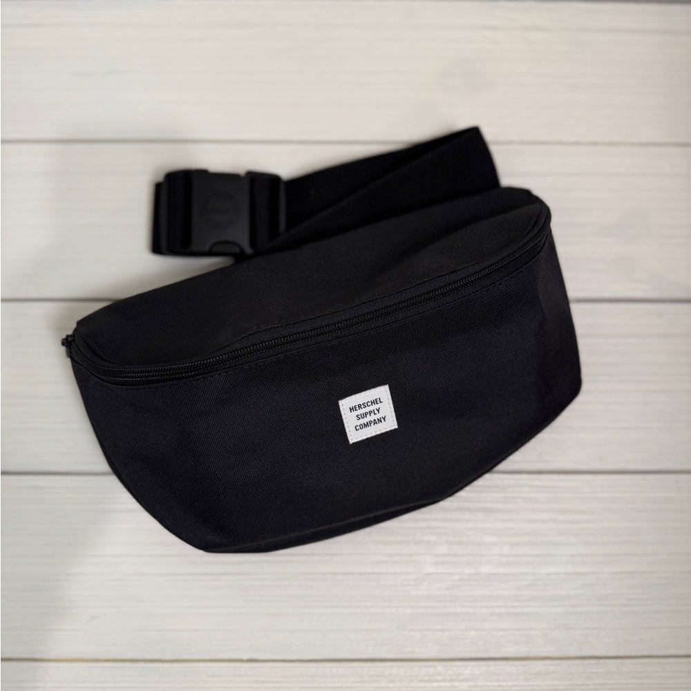 Herschel Supply Company Unisex Hip Pack in Black